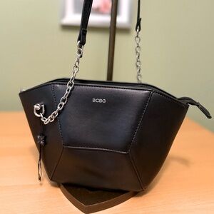 🌸BCBG pre-owned crossbody bag. XBB15